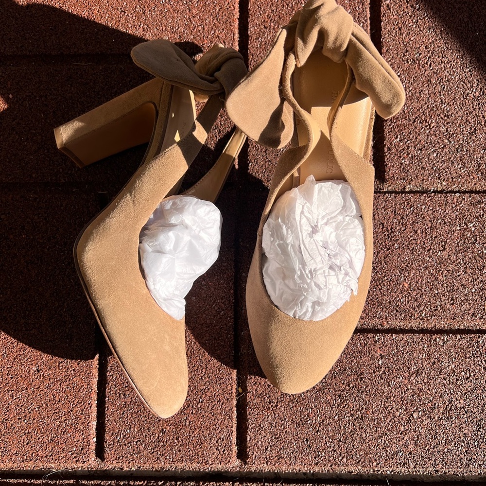 Banana Republic nude suede heels size 7.5